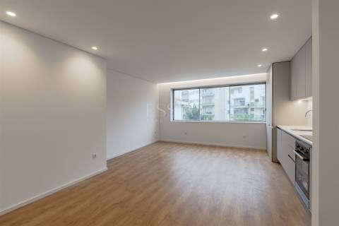 Apartamento T2 junto à Rotunda da Boavista, Porto