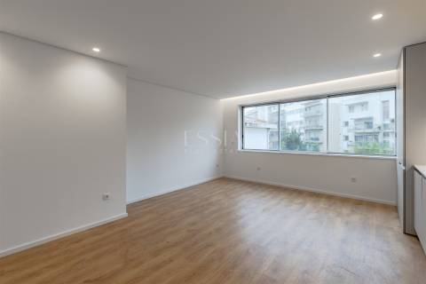 Apartamento T2 junto à Rotunda da Boavista, Porto