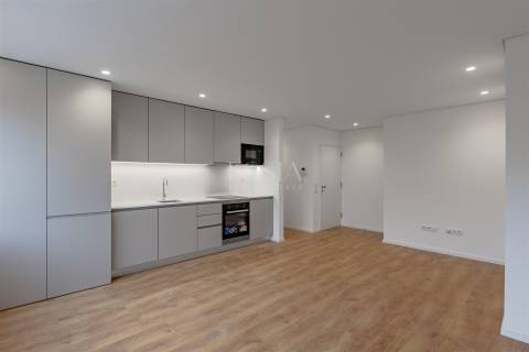 Apartamento T2 junto à Rotunda da Boavista, Porto