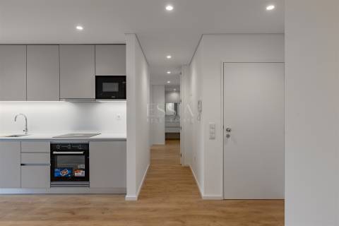 Apartamento T2 junto à Rotunda da Boavista, Porto