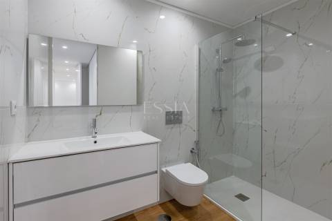 Apartamento T2 junto à Rotunda da Boavista, Porto