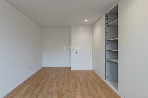 Apartamento T2 junto à Rotunda da Boavista, Porto