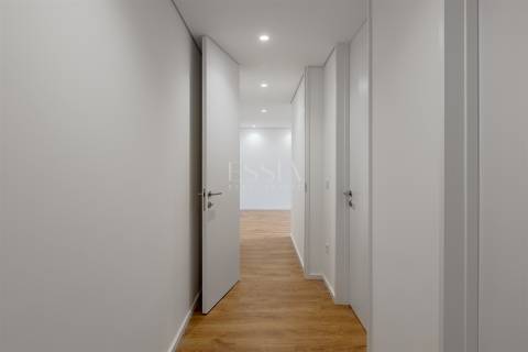 Apartamento T2 junto à Rotunda da Boavista, Porto