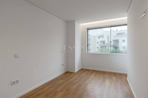 Apartamento T2 junto à Rotunda da Boavista, Porto