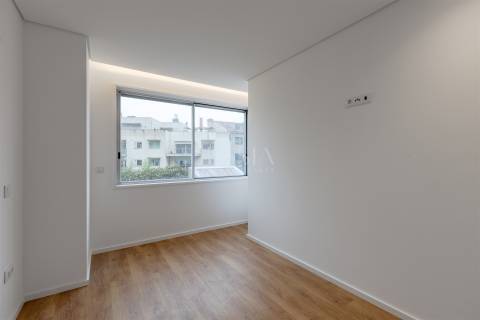 Apartamento T2 junto à Rotunda da Boavista, Porto