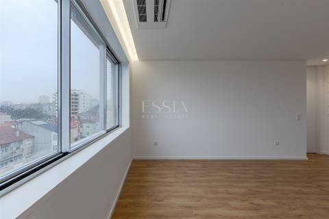 Apartamento T2 no Último Piso com Terraço na Boavista, Porto