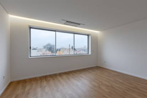 Apartamento T2 no Último Piso com Terraço na Boavista, Porto