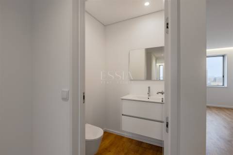 Apartamento T2 no Último Piso com Terraço na Boavista, Porto