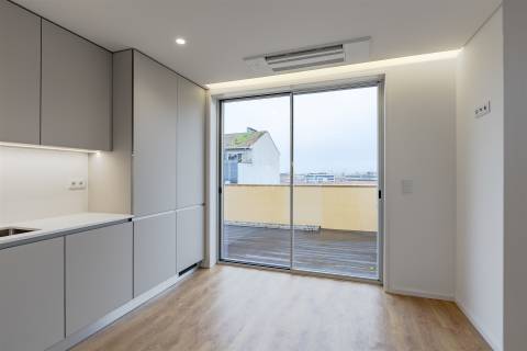Apartamento T2 no Último Piso com Terraço na Boavista, Porto