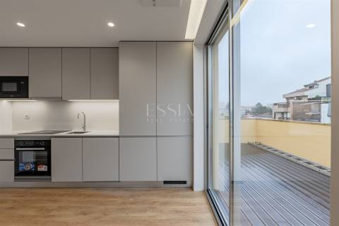 Apartamento T2 no Último Piso com Terraço na Boavista, Porto