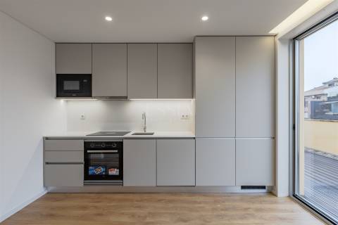 Apartamento T2 no Último Piso com Terraço na Boavista, Porto