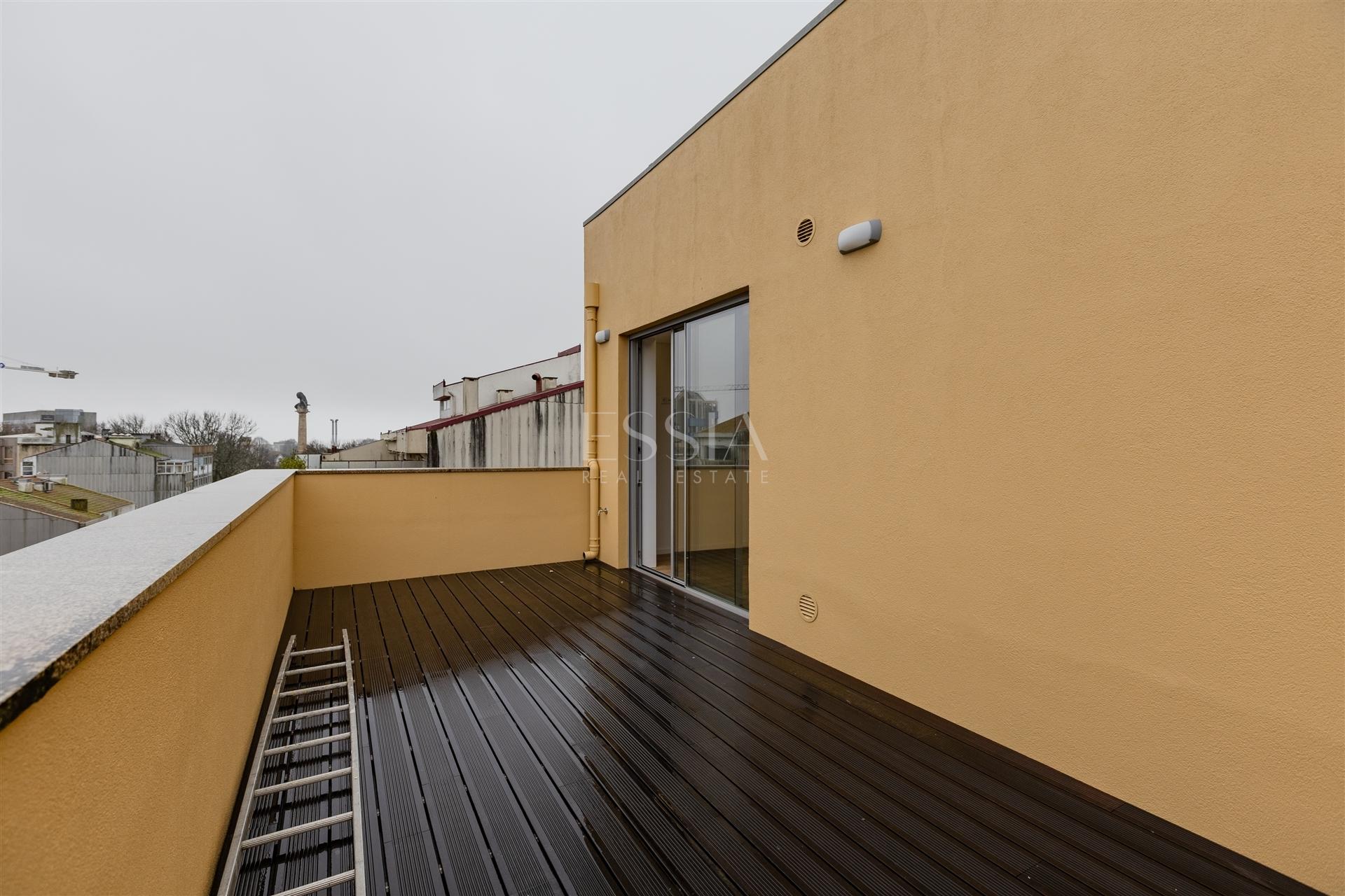 Apartamento T2 no Último Piso com Terraço na Boavista, Porto
