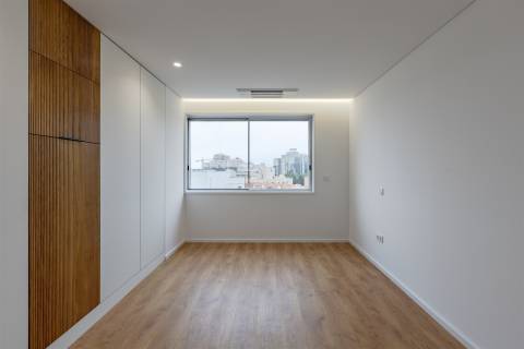 Apartamento T2 no Último Piso com Terraço na Boavista, Porto