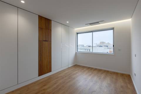 Apartamento T2 no Último Piso com Terraço na Boavista, Porto