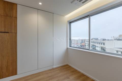 Apartamento T2 no Último Piso com Terraço na Boavista, Porto