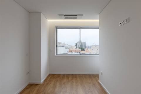 Apartamento T2 no Último Piso com Terraço na Boavista, Porto