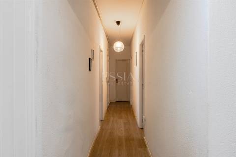 Apartamento T4 nas Antas, junto à Av. Fernão de Magalhães