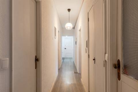 Apartamento T4 nas Antas, junto à Av. Fernão de Magalhães