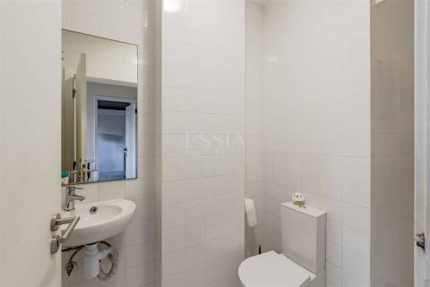 Apartamento T4 nas Antas, junto à Av. Fernão de Magalhães