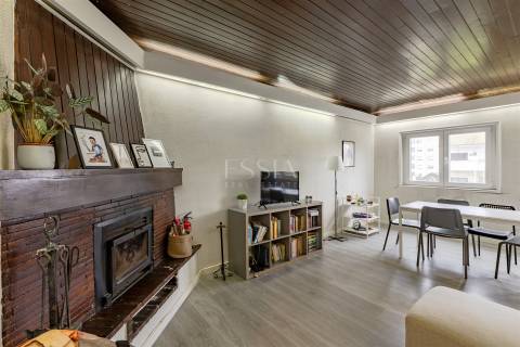 Apartamento T4 nas Antas, junto à Av. Fernão de Magalhães