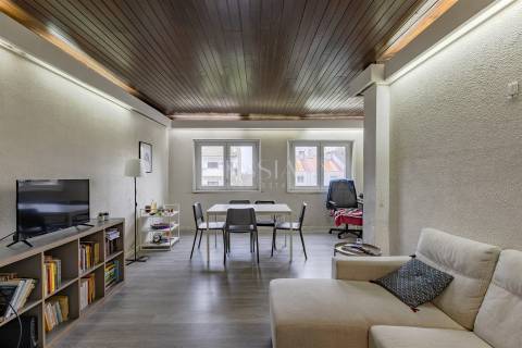 Apartamento T4 nas Antas, junto à Av. Fernão de Magalhães