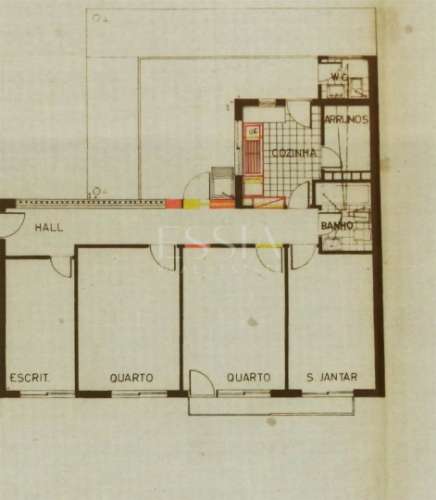 Apartamento T4 nas Antas, junto à Av. Fernão de Magalhães