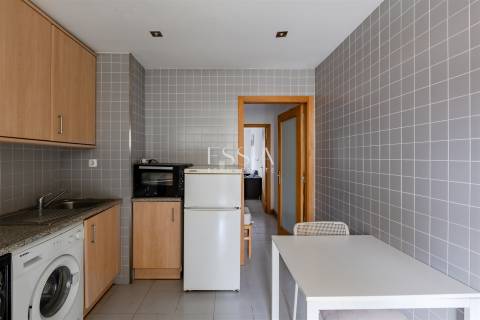 Apartamento T0 com Garagem em Paranhos