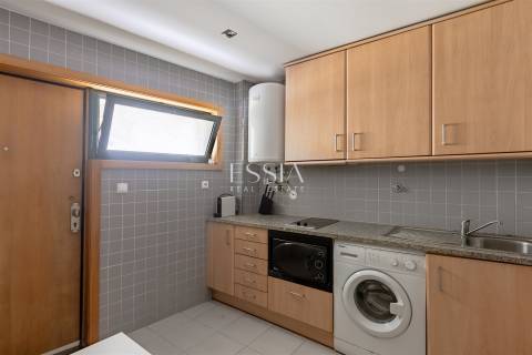 Apartamento T0 com Garagem em Paranhos