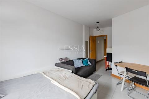 Apartamento T0 com Garagem em Paranhos