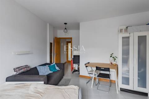 Apartamento T0 com Garagem em Paranhos