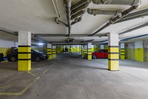 Apartamento T0 com Garagem em Paranhos