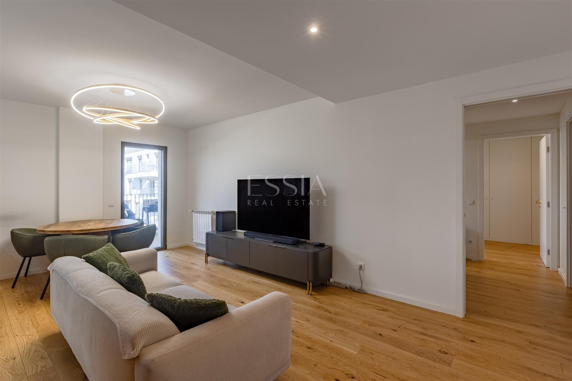 Apartamento T2 com Varanda e Garagem no Antas Atrium