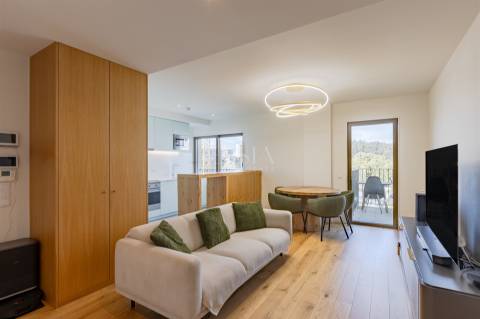 Apartamento T2 com Varanda e Garagem no Antas Atrium