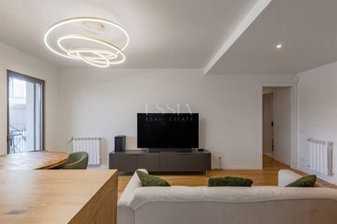 Apartamento T2 com Varanda e Garagem no Antas Atrium