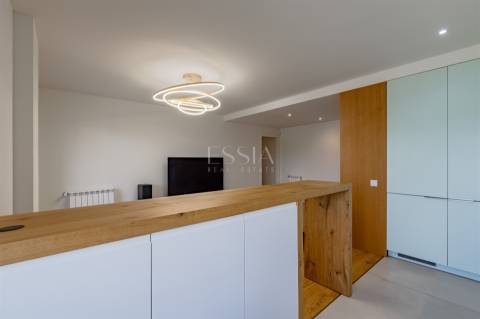 Apartamento T2 com Varanda e Garagem no Antas Atrium