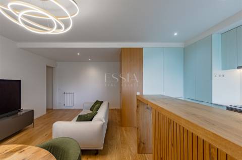 Apartamento T2 com Varanda e Garagem no Antas Atrium