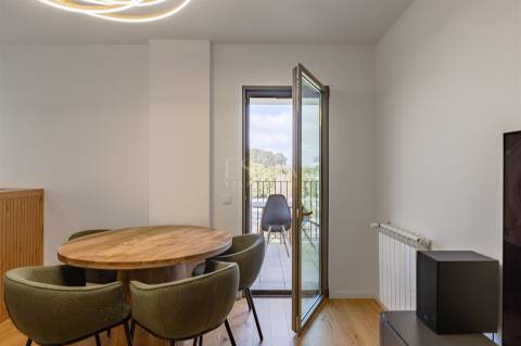 Apartamento T2 com Varanda e Garagem no Antas Atrium