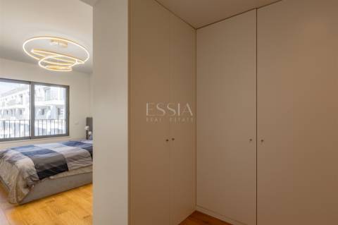 Apartamento T2 com Varanda e Garagem no Antas Atrium