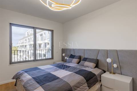 Apartamento T2 com Varanda e Garagem no Antas Atrium