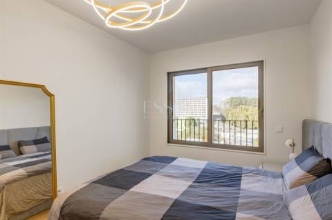 Apartamento T2 com Varanda e Garagem no Antas Atrium