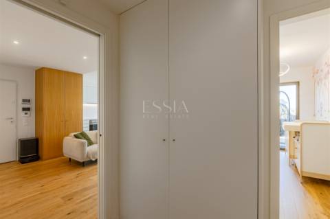 Apartamento T2 com Varanda e Garagem no Antas Atrium