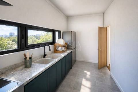 Moradia Geminada T3+1 com Jardim e Três Frentes na Prelada