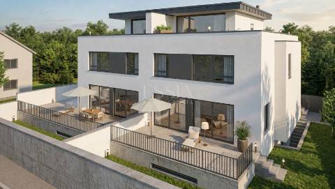 Moradia Geminada T3+1 com Jardim e Três Frentes na Prelada