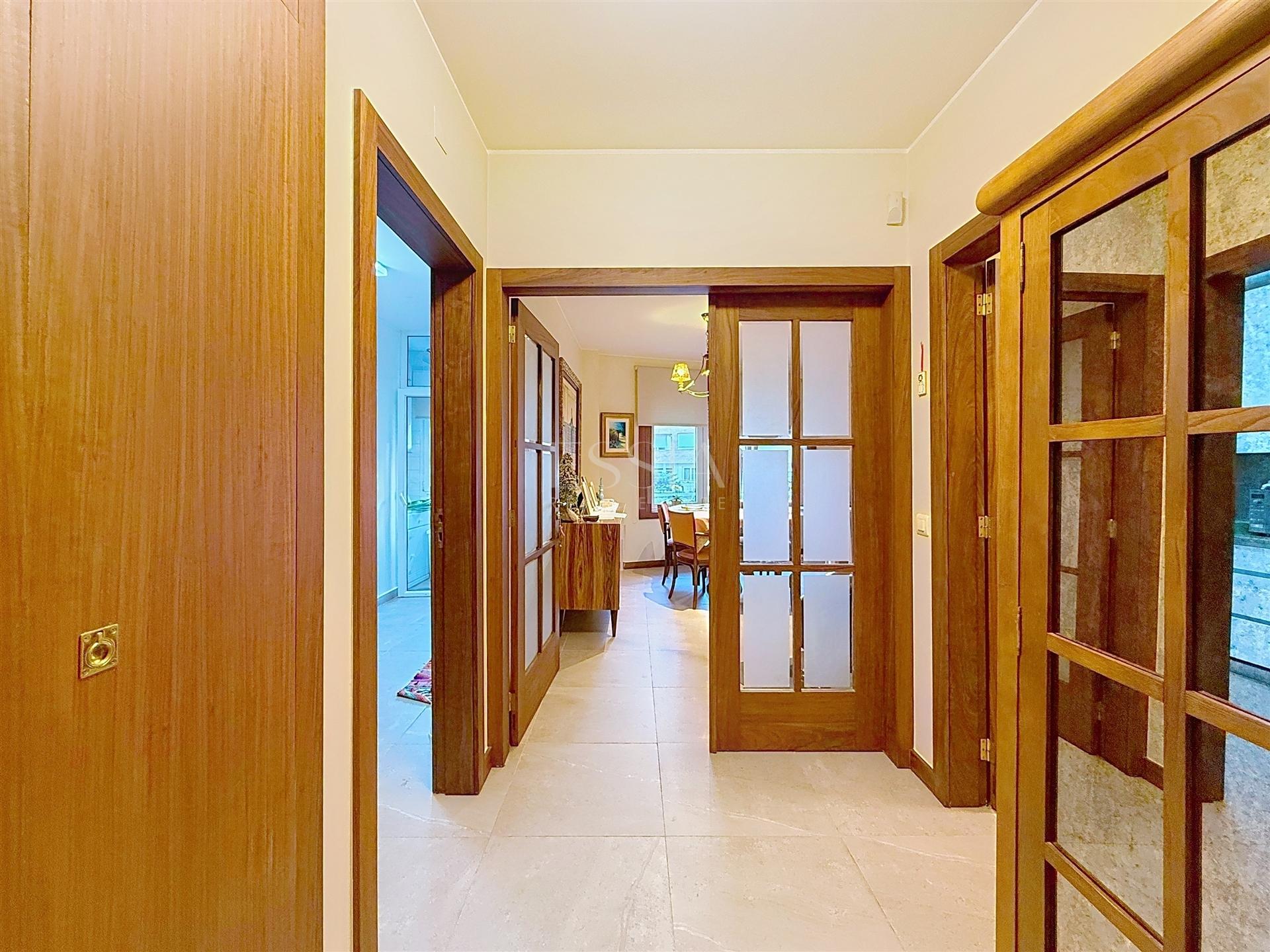 Apartamento T2 Remodelado no Arrábida Place com Garagem