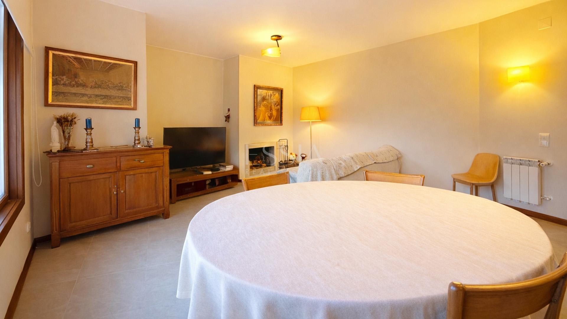 Apartamento T2 Remodelado no Arrábida Place com Garagem