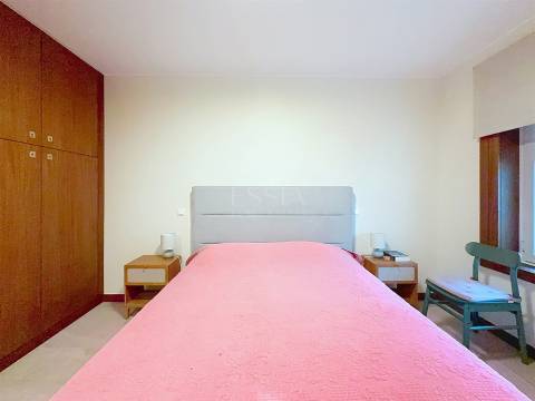 Apartamento T2 Remodelado no Arrábida Place com Garagem