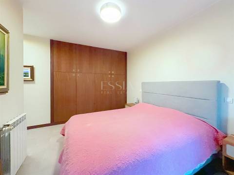 Apartamento T2 Remodelado no Arrábida Place com Garagem