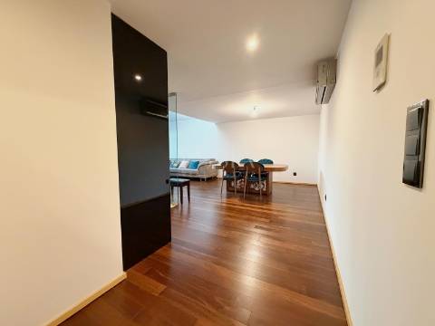 Apartamento T2 com Varanda nas Antas