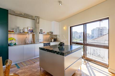 Apartamento T1+1 Remodelado para Arrendar na Boavista