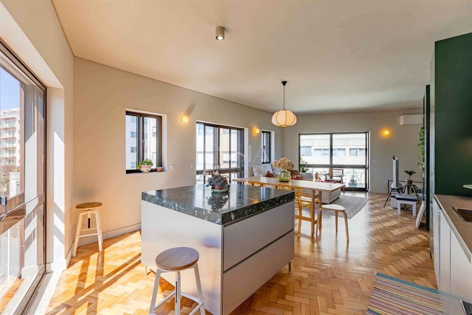 Apartamento T1+1 Remodelado para Arrendar na Boavista